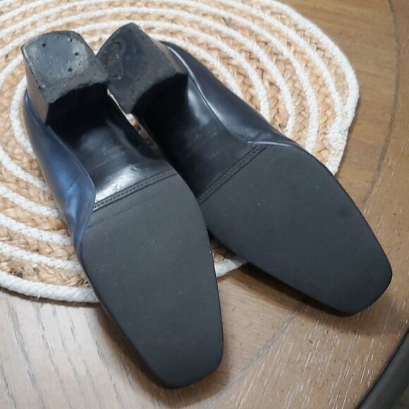 Etienne Aigner Astoria Leather, Navy Pumps, Size 8W - Picture 9 of 9